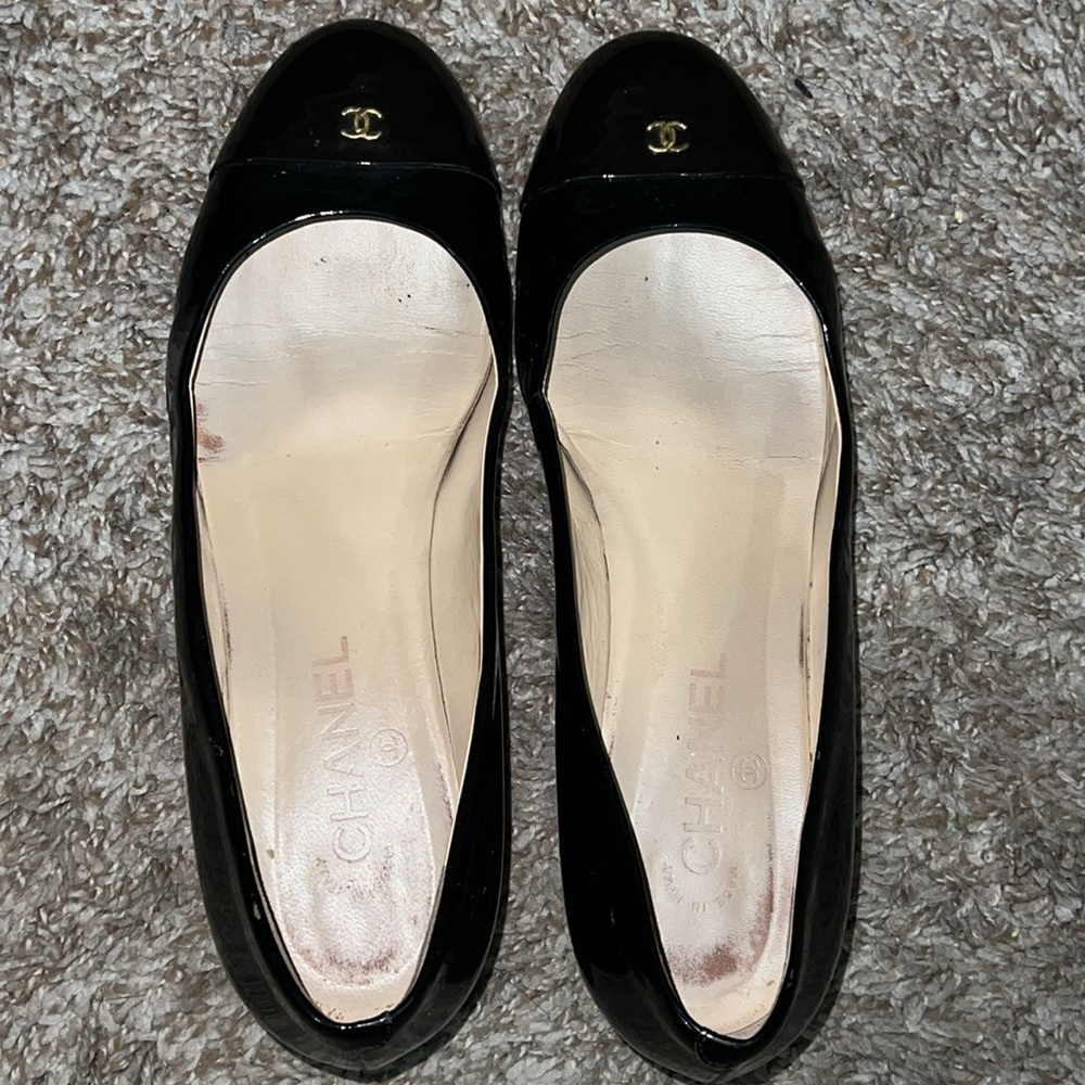 CHANEL Black Patent Leather Cap-Toe Ballet Flats - Picture 13 of 16